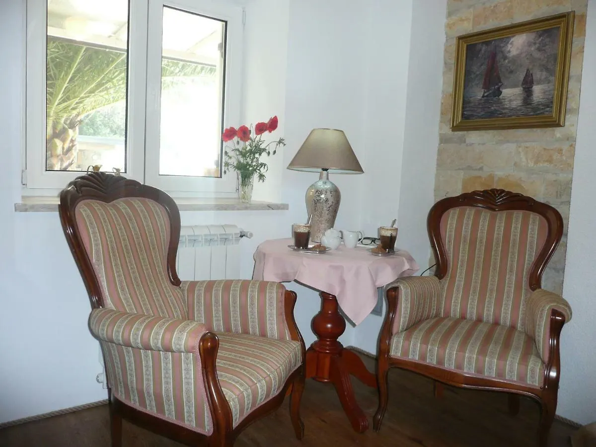 Villa Francesca 사부드리자